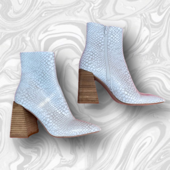 Steve Madden Shoes - Steve Madden White Snakeskin Booties Heels (Size 5.5)